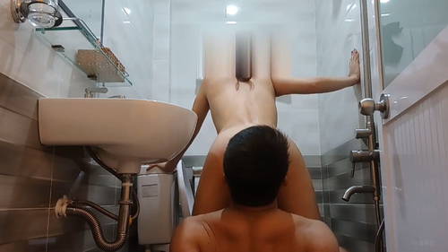 Yêu chiều em dâm trong toilet